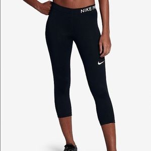nike pro dri fit capri leggings